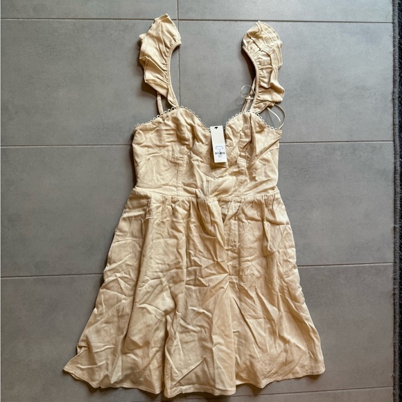 Francesca’s Elegant beige / cream mini Dress lien - Picture 5 of 7